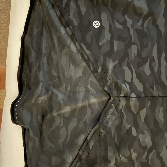 Lululemon Womens Rise and Run Short Sleeve T-Shirt - Picture 3 of 6